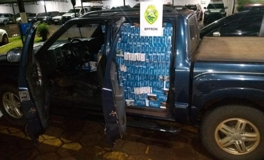Durante a Operação Hórus, BPFron apreende carro carregado com dois mil pacotes de cigarros contrabandeados no Oeste do estado