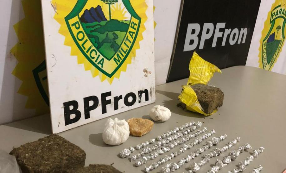 BPFron aborda casa e encaminha casal com crack, maconha e cocaína pela Operação Hórus em Guaíra
