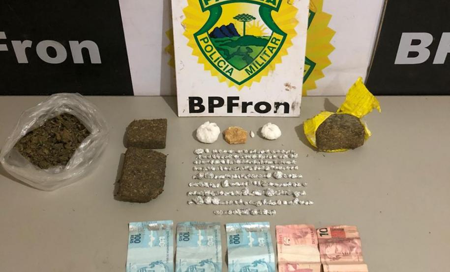 BPFron aborda casa e encaminha casal com crack, maconha e cocaína pela Operação Hórus em Guaíra