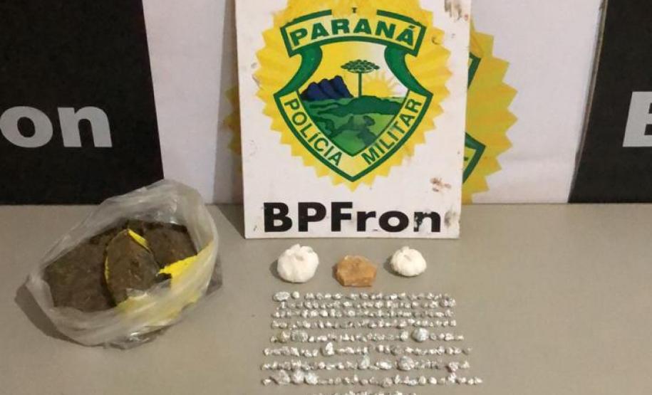 BPFron aborda casa e encaminha casal com crack, maconha e cocaína pela Operação Hórus em Guaíra