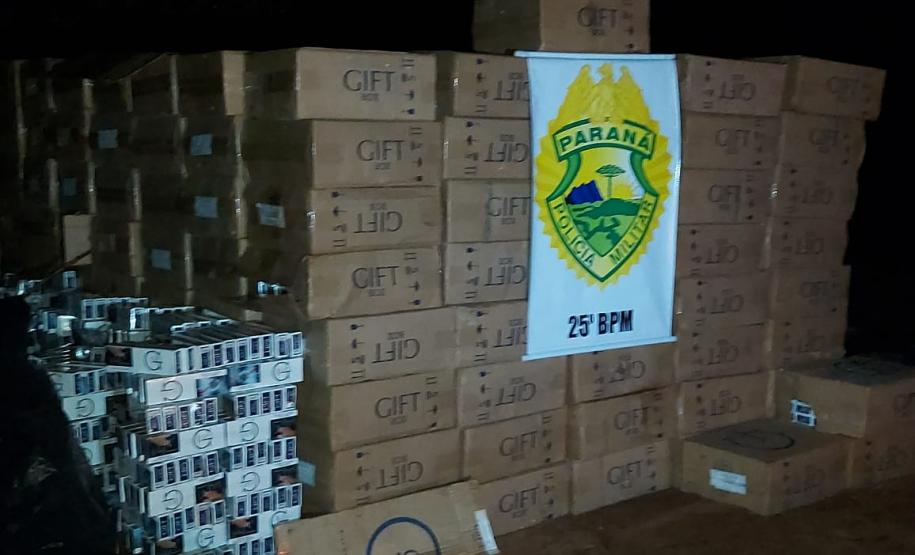 Carga de cigarros e arma são apreendidas pela PM no Noroeste do estado
