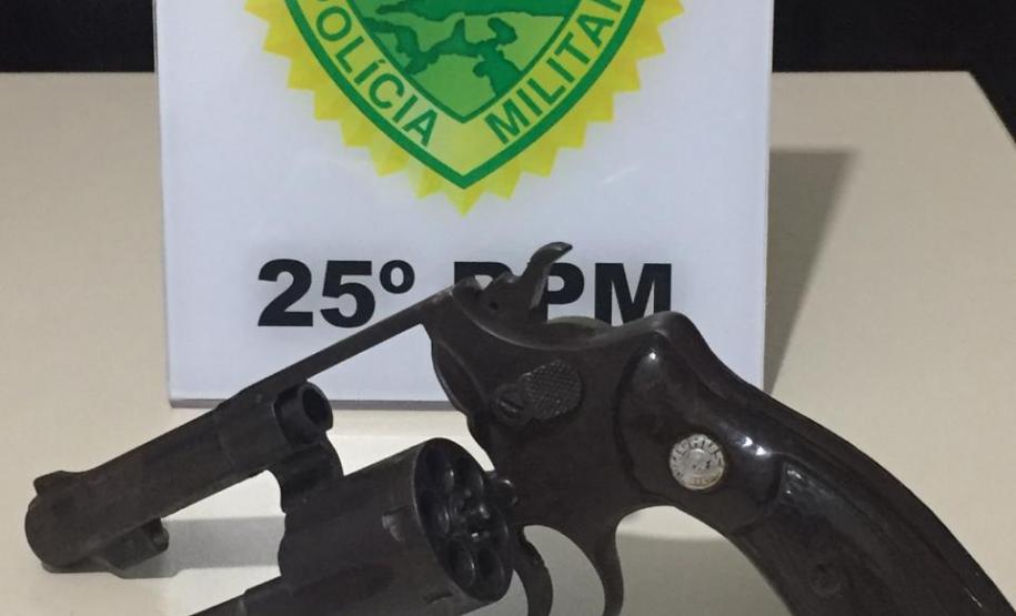 Carga de cigarros e arma são apreendidas pela PM no Noroeste do estado