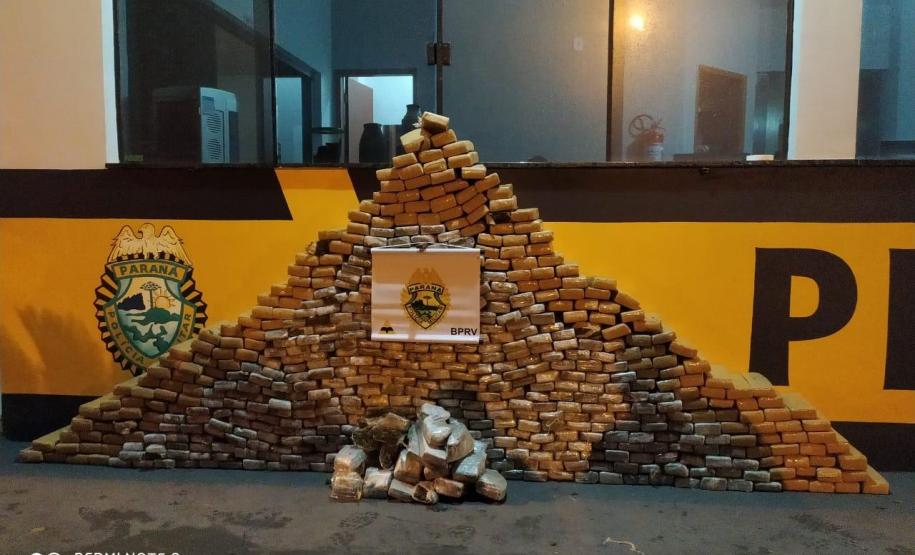 BPRv apreende carro carregado com quase 400 quilos de maconha em Iporã (PR)