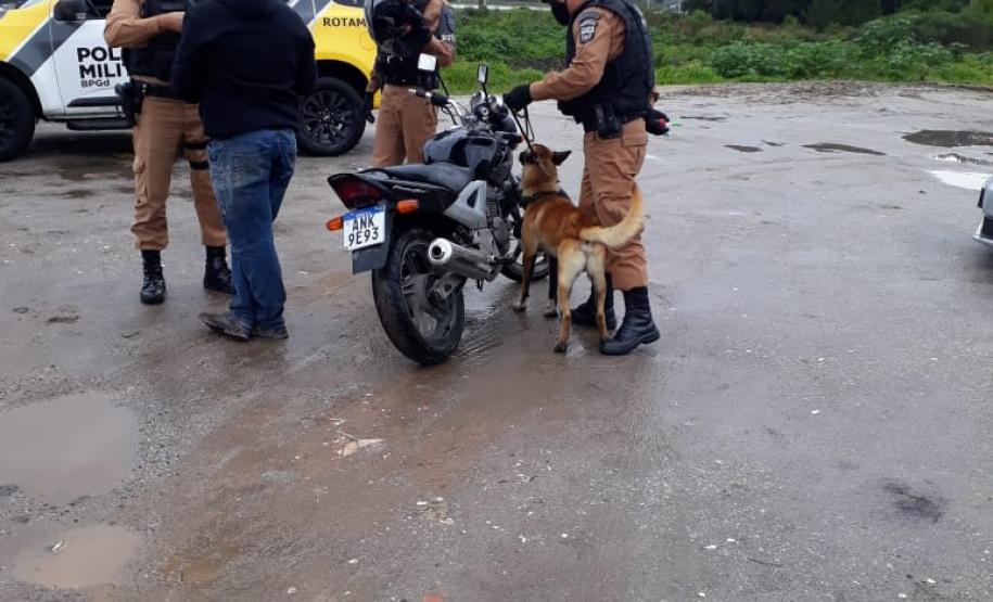 Operação do BPGd em Piraquara resulta em três prisões e um veículo recuperado