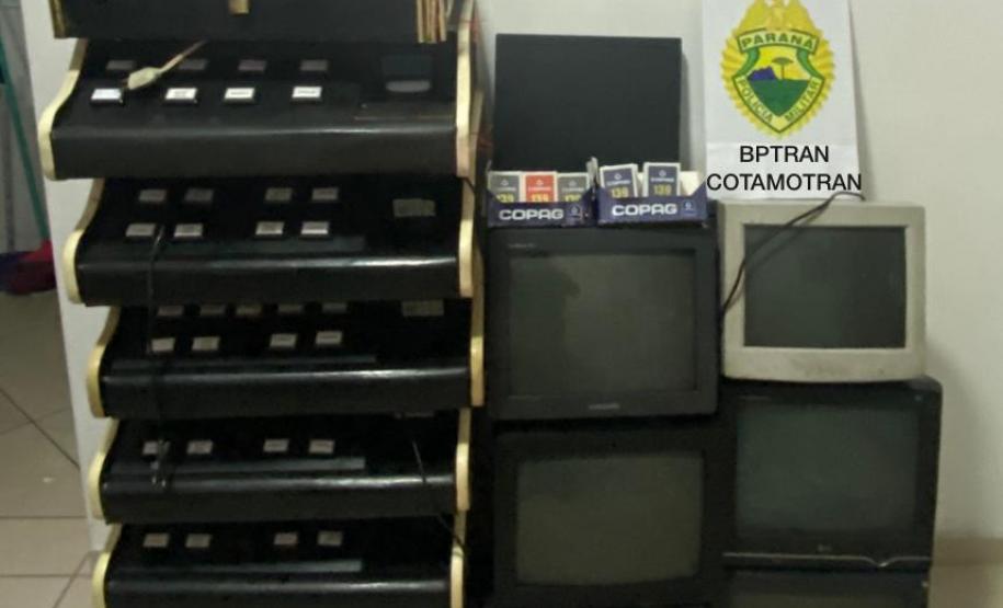 Denúncia leva BPTran a flagrar jogos de azar no Novo Mundo e na Vila Guaíra, em Curitiba; 10 máquinas foram apreendidas