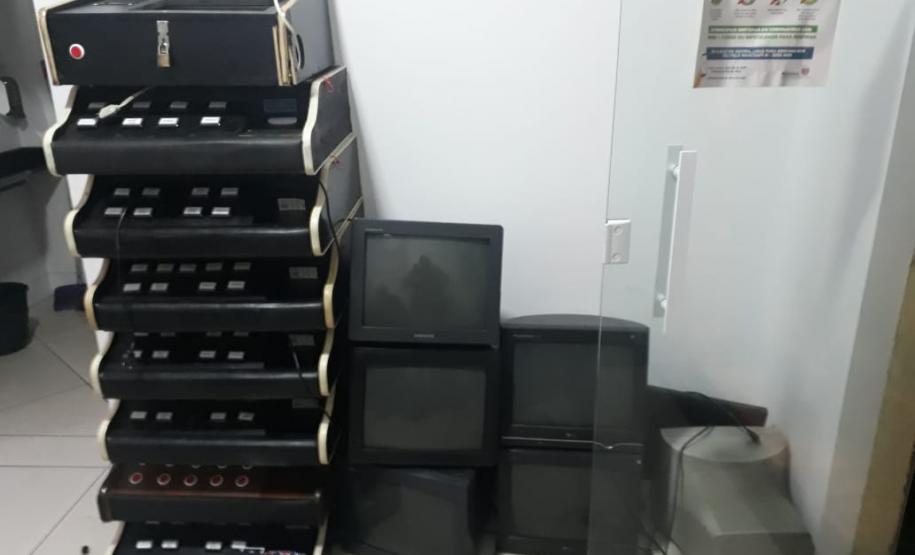 Denúncia leva BPTran a flagrar jogos de azar no Novo Mundo e na Vila Guaíra, em Curitiba; 10 máquinas foram apreendidas