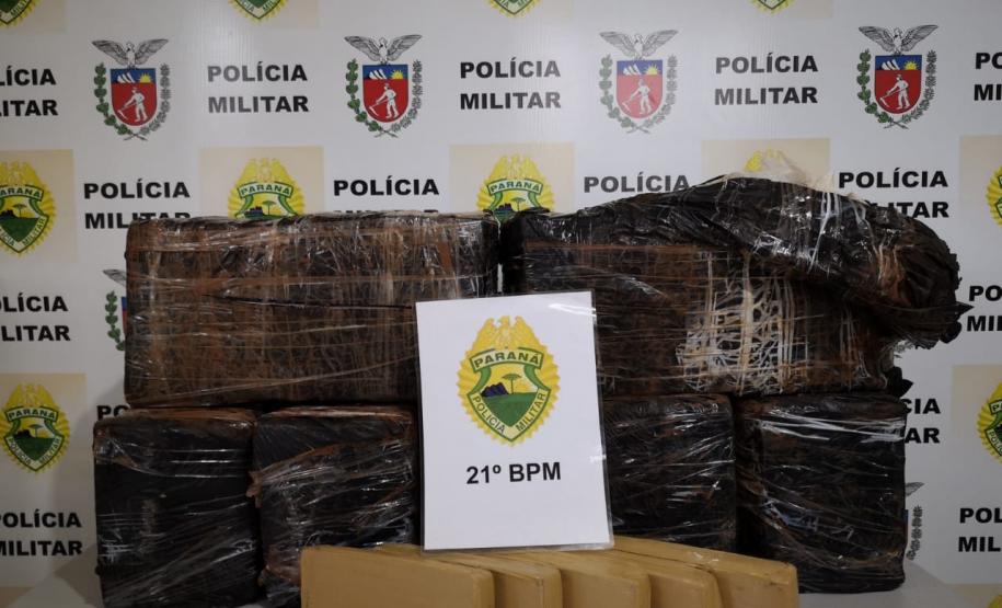 PM apreende 117 quilos de maconha e recupera caminhão carregado com R$ 100 mil em trigo no Sudoeste do estado
