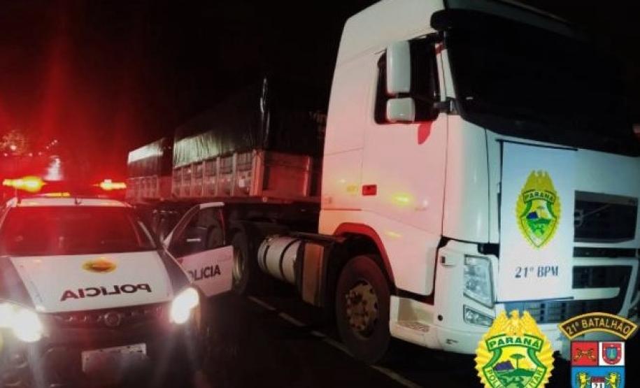 PM apreende 117 quilos de maconha e recupera caminhão carregado com R$ 100 mil em trigo no Sudoeste do estado