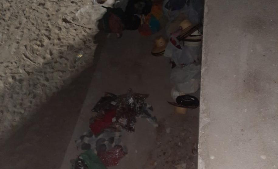 Trio que furtou biquínis e chapéus de loja em Guaratuba (PR) é flagrado pela PM na orla da praia