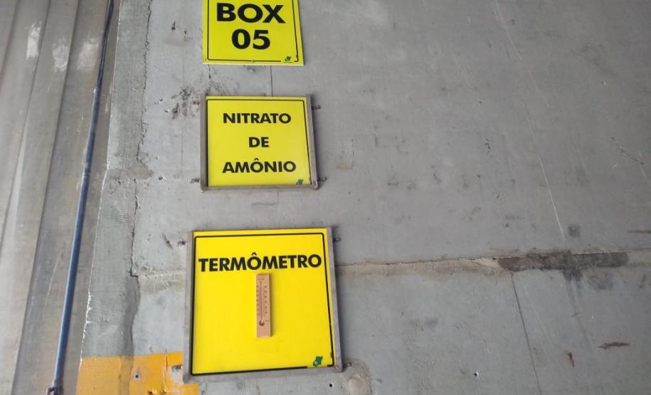 Policiais militares ambientais prestam apoio ao Exército na fiscalização de nitrato de amônio em Paranaguá