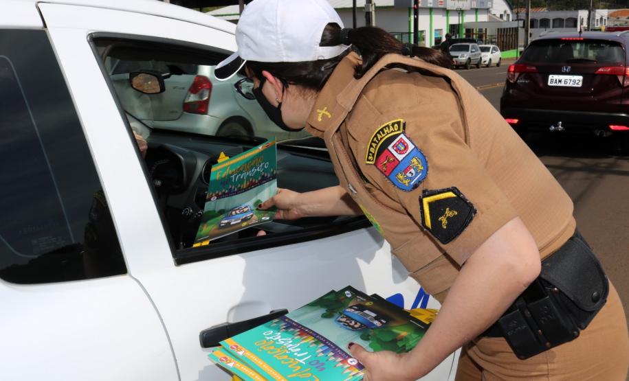 Blitz educativa sobre a Semana Nacional de Trânsito envolve PM e órgãos municipais em Pato Branco