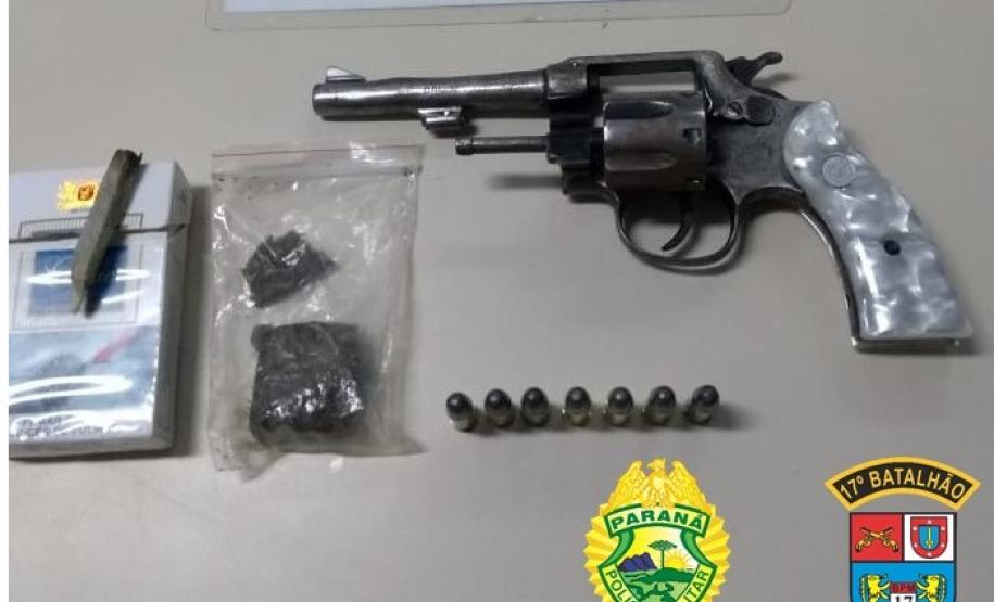 Na RMC, PM apreende 84 porções de drogas e uma arma de fogo em situações distintas