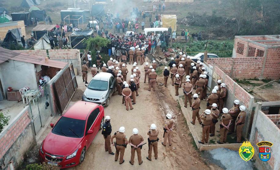PM presta apoio em reintegração de posse em Almirante Tamandaré, na RMC