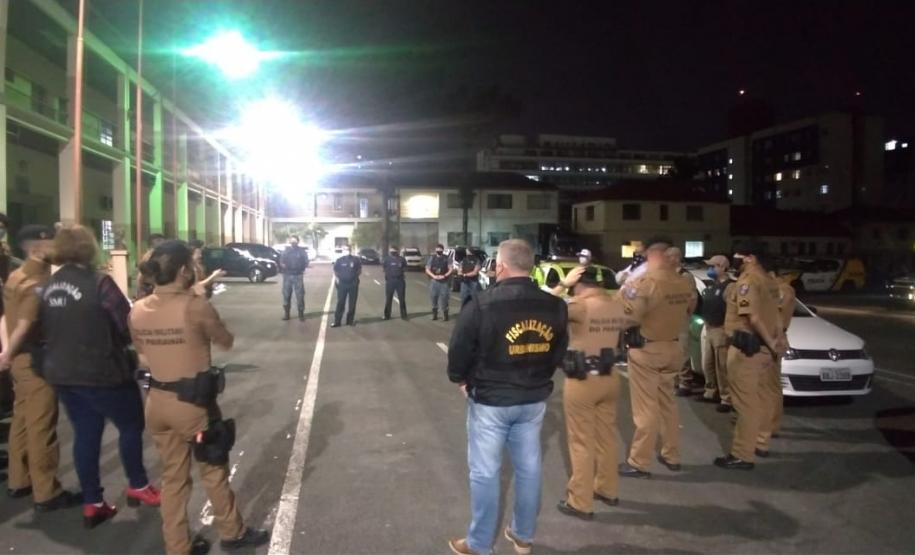 Cigarros e essências contrabandeados são apreendidos e 15 estabelecimentos fechados pela PM durante Operação AIFU na Capital