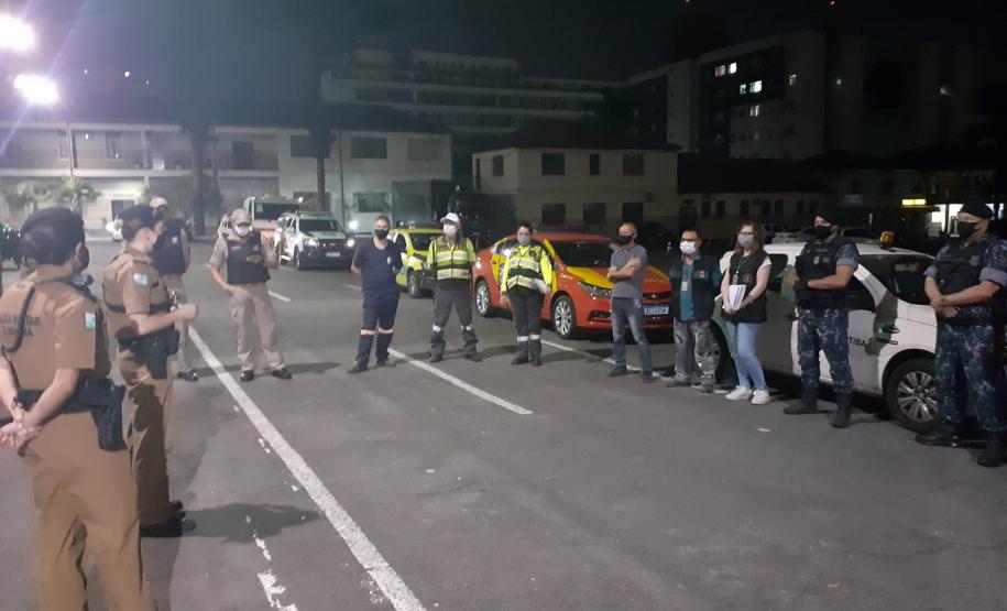 Cigarros e essências contrabandeados são apreendidos e 15 estabelecimentos fechados pela PM durante Operação AIFU na Capital