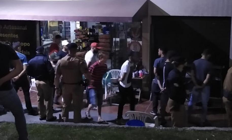 Cigarros e essências contrabandeados são apreendidos e 15 estabelecimentos fechados pela PM durante Operação AIFU na Capital