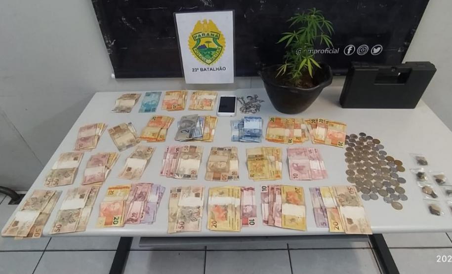 Na CIC, PM prende quatro pessoas e apreende 267 porções de maconha e uma muda In Natura da droga