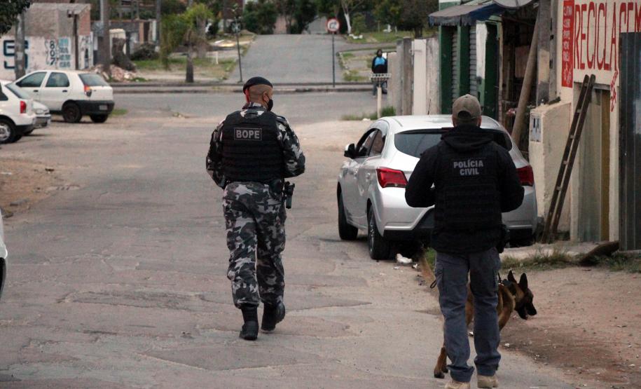 Polícia Civil e PM prendem 15 envolvidos com tráfico de drogas