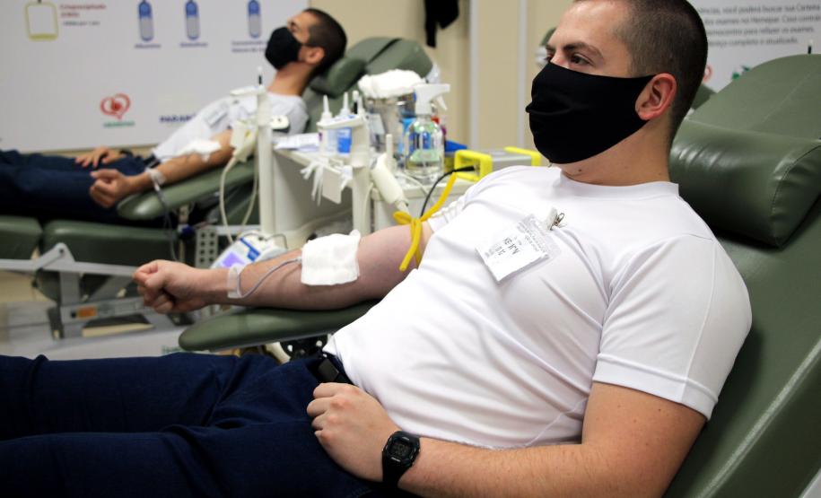 Cadetes da Polícia Militar doam sangue no Hemepar de Curitiba