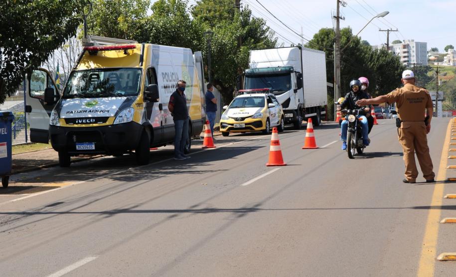 Blitz educativa sobre a Semana Nacional de Trânsito envolve PM e órgãos municipais em Pato Branco