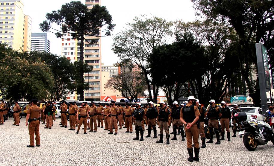 Mais de 300 policiais militares estão nas ruas da região Central da Capital pela Operação Saturação