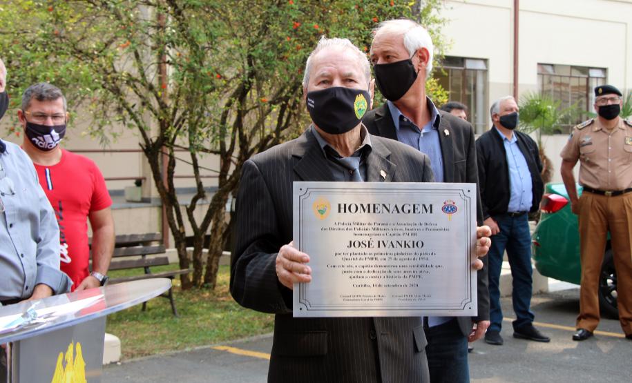 Capitão da Reserva Remunerada da PM é homenageado e planta mais duas Araucárias no Quartel do Comando-Geral em Curitiba