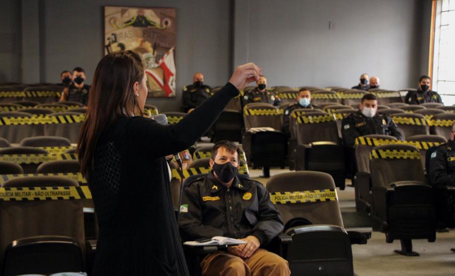 Comandantes de unidades de Curitiba recebem instrução sobre atendimento de ocorrências de violência doméstica