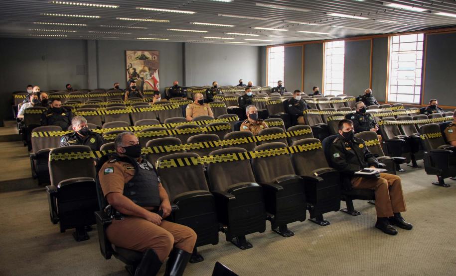 Comandantes de unidades de Curitiba recebem instrução sobre atendimento de ocorrências de violência doméstica