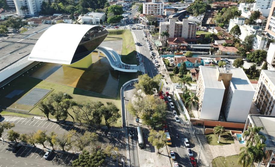 Inédito desfile motorizado da PM passa por cartões-postais da capital em alusão aos 166 anos da Corporação