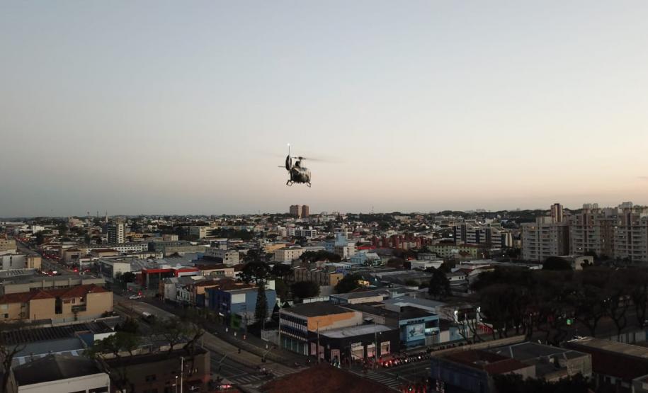 Inédito desfile motorizado da PM passa por cartões-postais da capital em alusão aos 166 anos da Corporação
