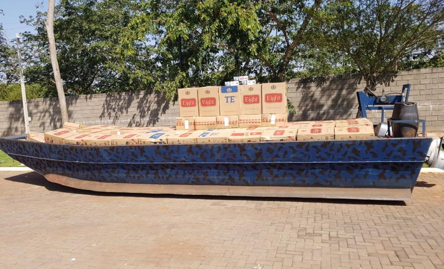 Operação Hórus apreende dois barcos lotados de cigarros paraguaios no Lago Itaipu