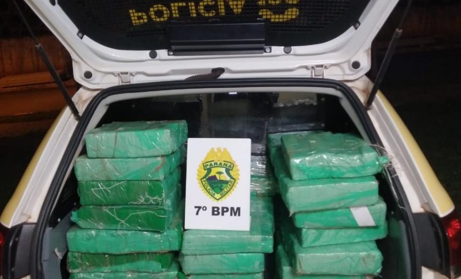 No Noroeste do estado, PM apreende 170 quilos de maconha, arma e contrabandos