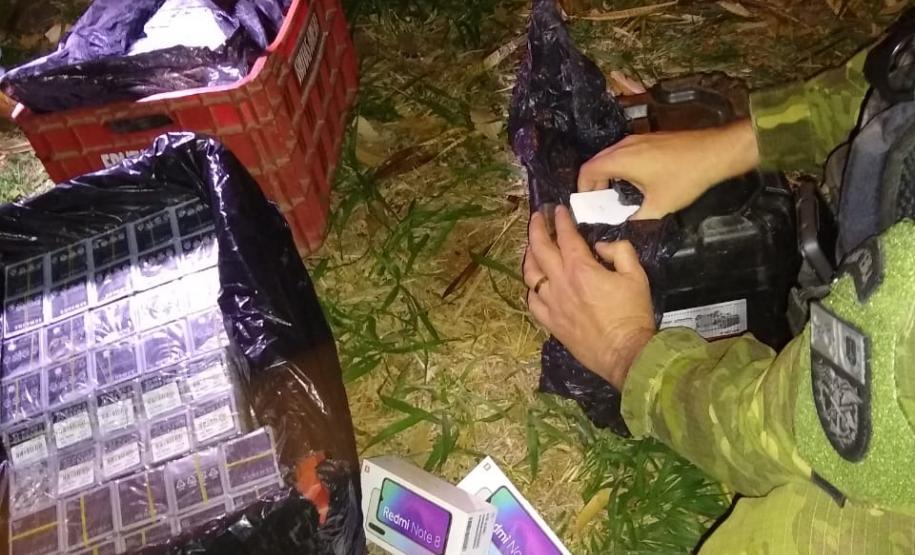 Produtos contrabandeados do Paraguai são apreendidos em ônibus de turismo no Oeste do estado