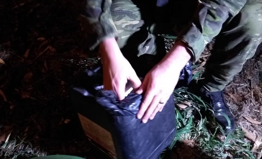 Produtos contrabandeados do Paraguai são apreendidos em ônibus de turismo no Oeste do estado