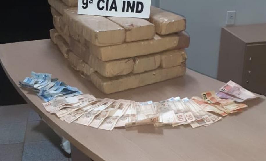 PM apreende 47,7 quilos de maconha durante abordagem na PR 218, em Astorga (PR)