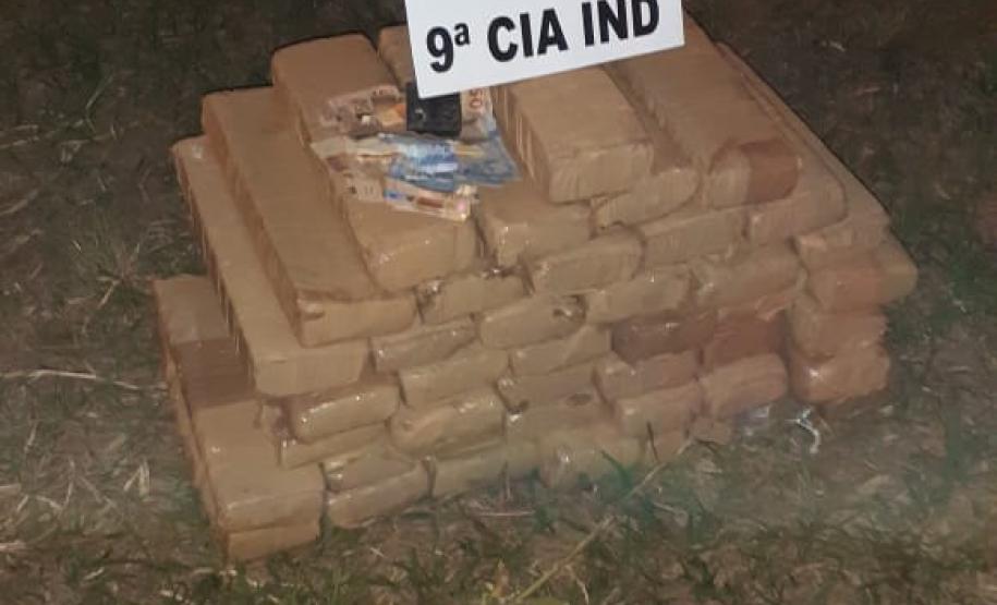 PM apreende 47,7 quilos de maconha durante abordagem na PR 218, em Astorga (PR)