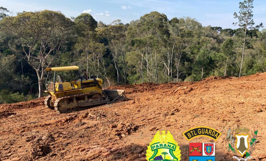 Desmatamento em área de preservação ambiental em Piraquara, na RMC, é flagrado pela PM e por agentes da prefeitura