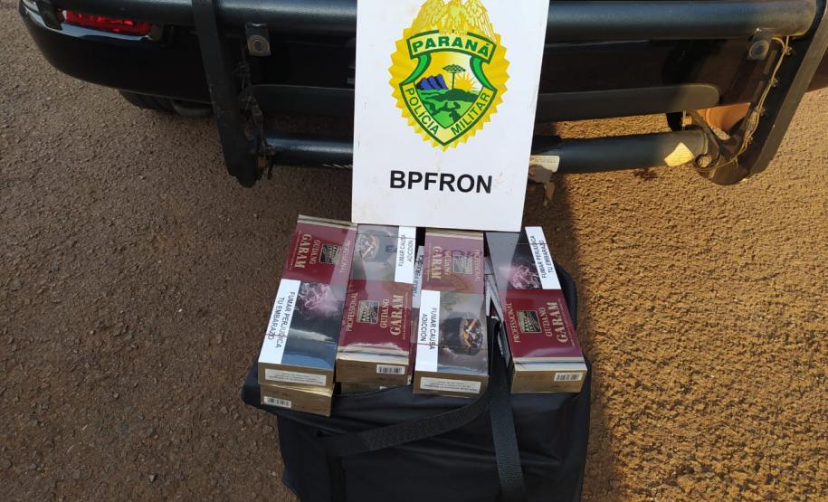 No Oeste do estado, PM apreende sete malas carregadas com cigarros contrabandeados