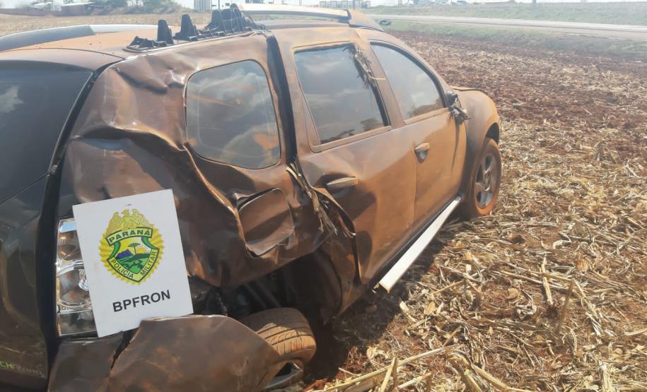 Carro capota com 1,6 mil pacotes de cigarros contrabandeados em Marechal Cândido Rondon (PR)