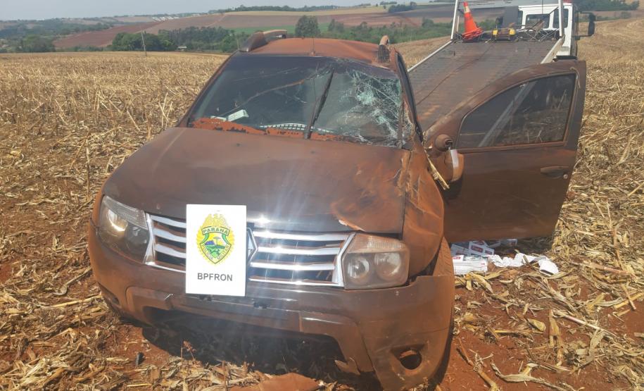Carro capota com 1,6 mil pacotes de cigarros contrabandeados em Marechal Cândido Rondon (PR)
