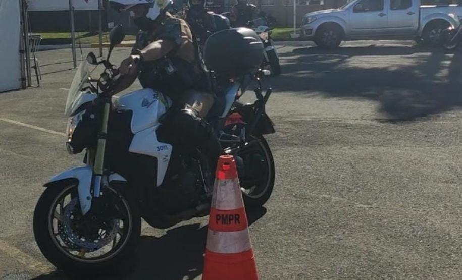 BPTran faz instrução de direção defensiva com motociclistas durante a Semana Nacional de Trânsito