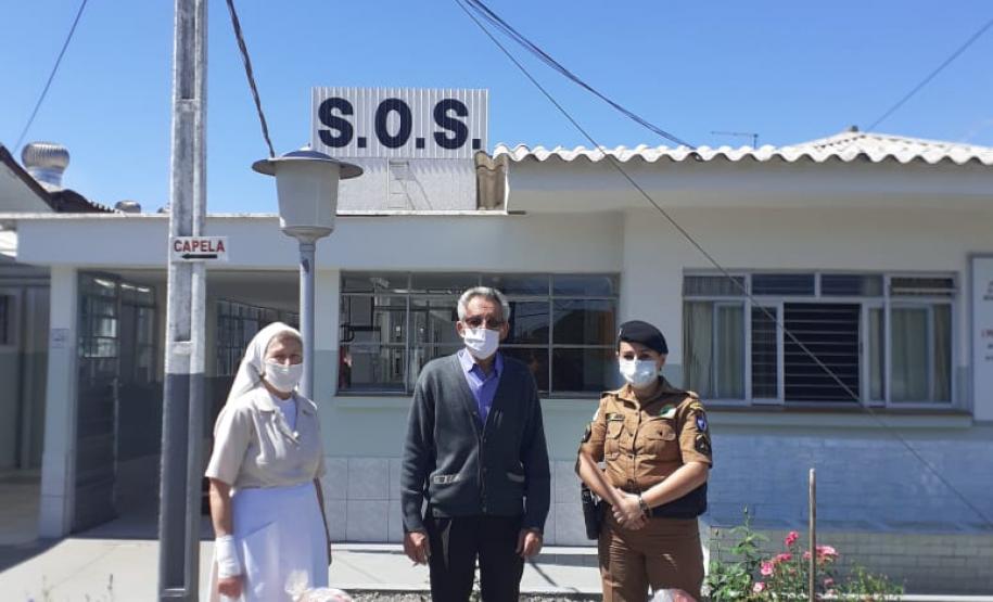 Batalhão da PM entrega centenas de tampinhas para a Campanha Tampinha Solidária em Guarapuava (PR)