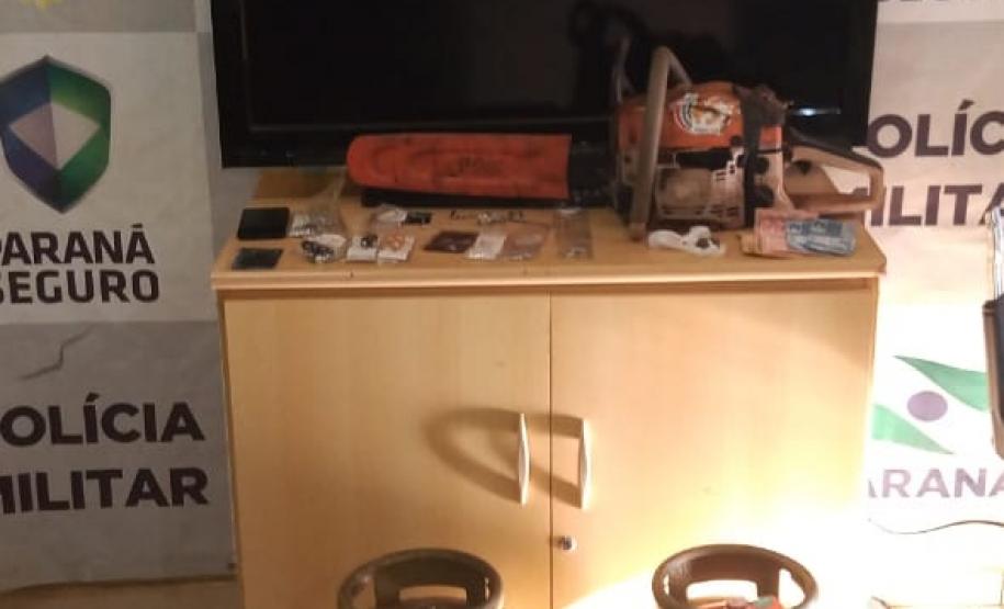 No Oeste do estado, PM prende seis pessoas e apreende uma arma de fogo