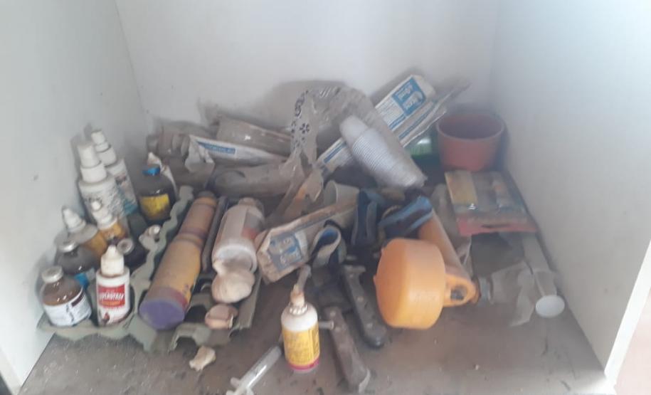 No final de semana, BPAmb-FV apreende arma de fogo, 800 caixas de cigarros contrabandeados e galos de rinha em situações distintas