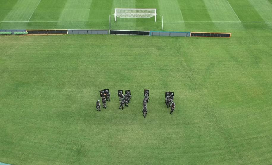 Companhia de Choque faz treinamento no estádio Couto Pereira, em Curitiba