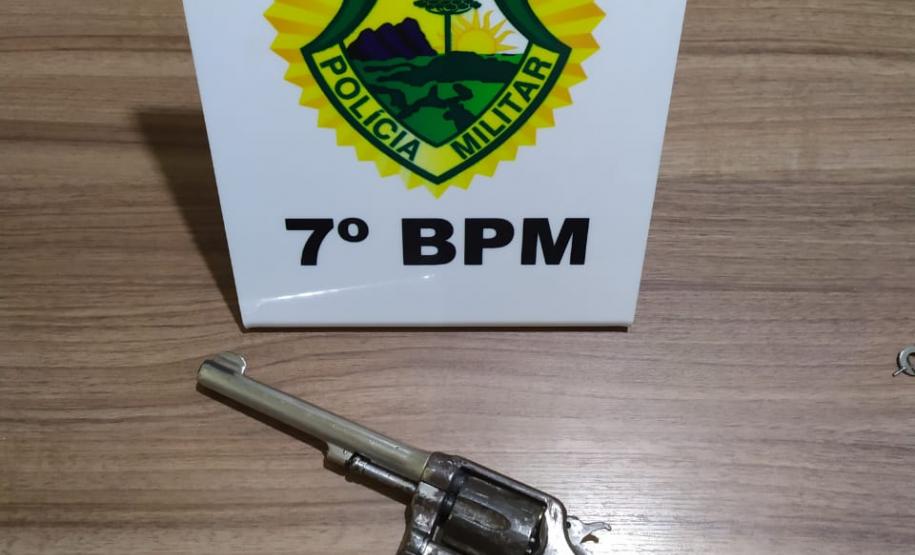 Em situações distintas, PM apreende arma de fogo, pedras de crack e recupera um trator no Noroeste do estado