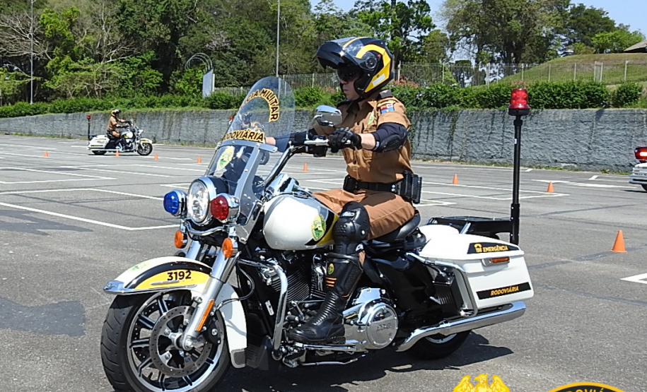 Policiais do BPRv participam de treinamento em motocicletas na Região Metropolitana de Curitiba (RMC)