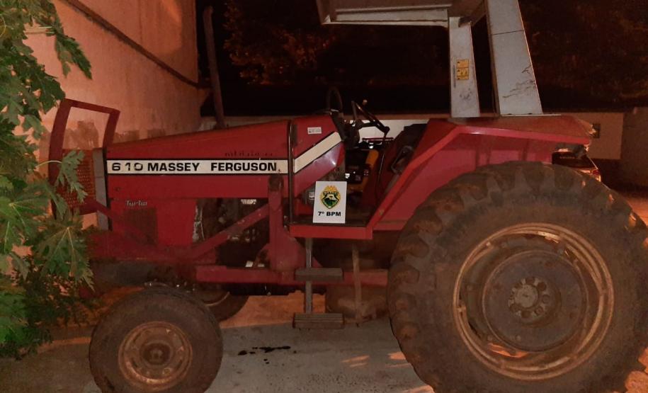 Em situações distintas, PM apreende arma de fogo, pedras de crack e recupera um trator no Noroeste do estado