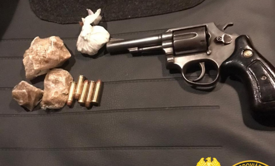 BPRv apreende arma de fogo e drogas durante patrulhamento de rotina em Cascavel (PR)
