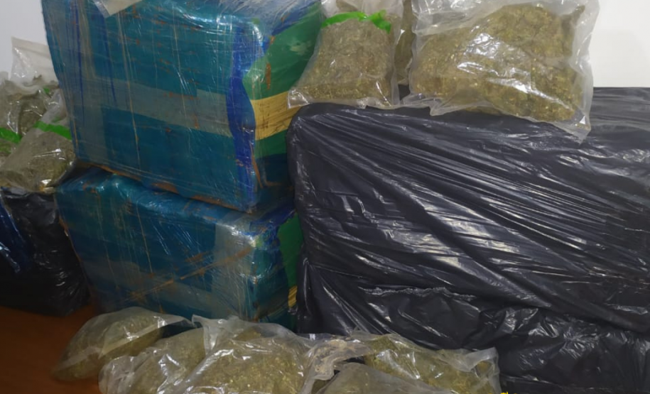 BPRv apreende quase 150 quilos de maconha e R$ 100 mil em eletrônicos no paraná